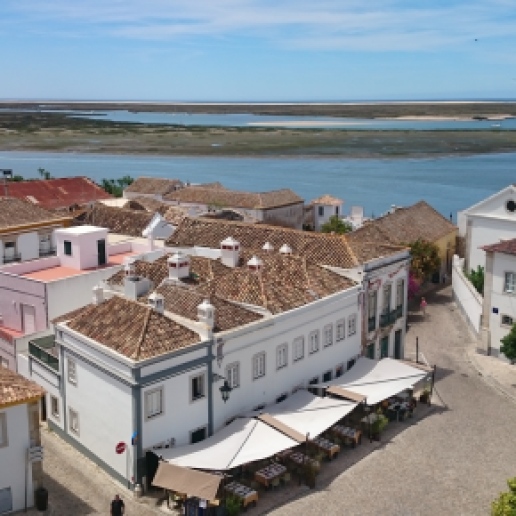 View from the cathedral over the old town and the Parque Natural de Ria Formosa to the sea – Sé de Faro